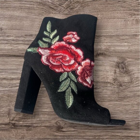 Wild Diva Black Suede Floral Embroidered Peep-Toe Heeled Boots Size 6 - Picture 5 of 5